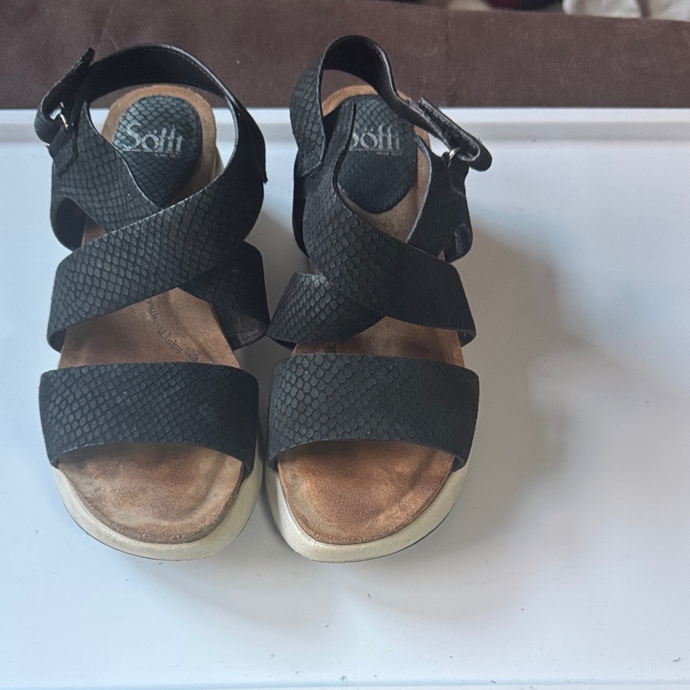 Söfft Black Strappy Sandals